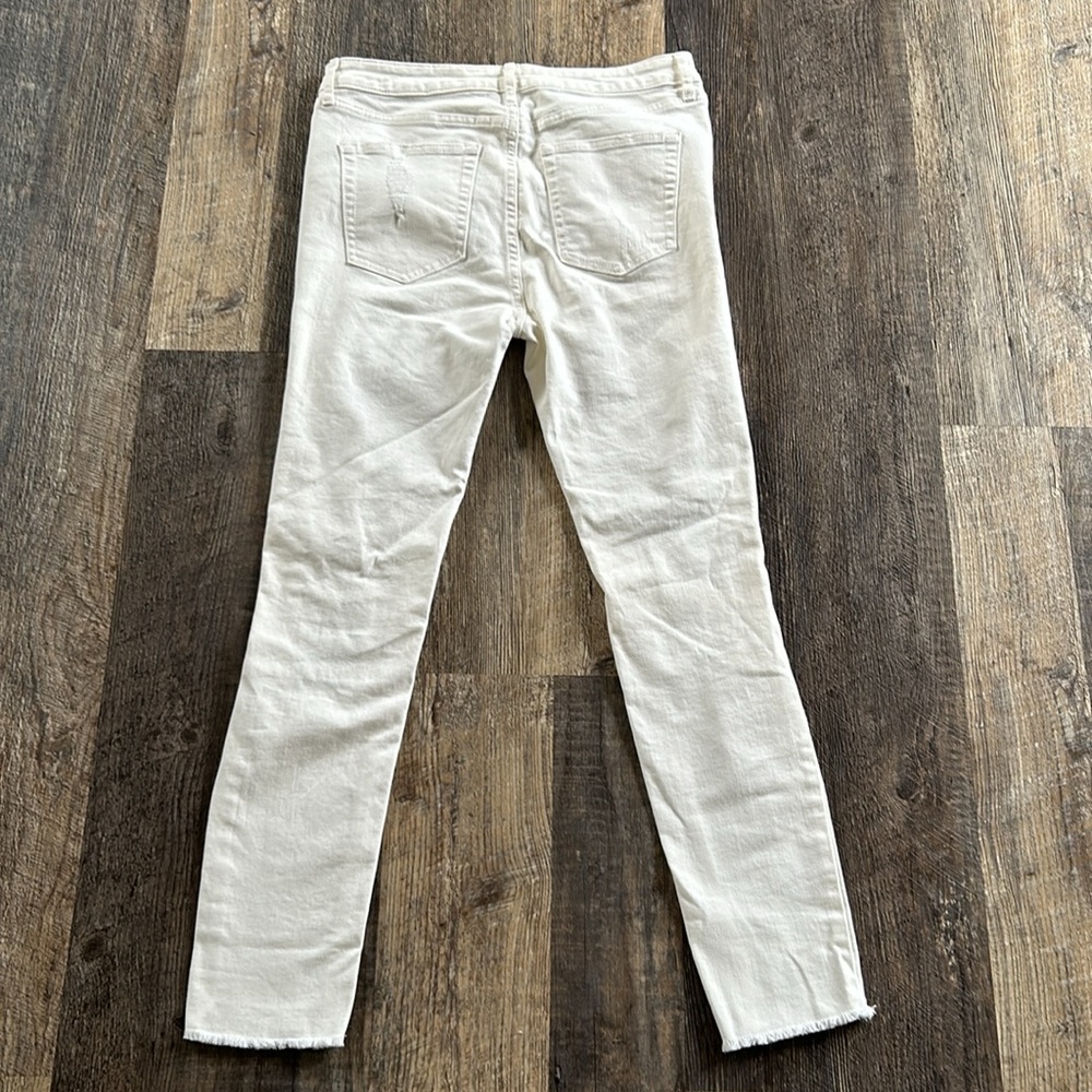 Wild Fable Women’s White Distressed Ripped Skinny Jeans Raw Hem Size 8 - Picture 3 of 10